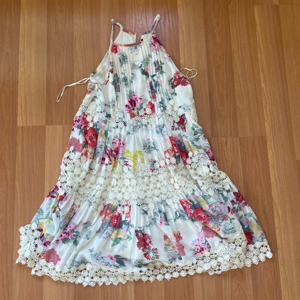 Flowy Floral Mini Cocktail Dress with Lace Detail